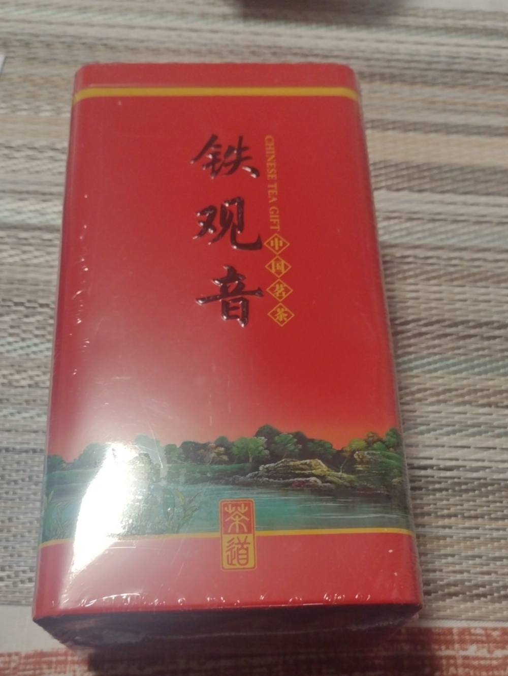 Red Chinese Tea Gift Tin - Tieluanyin Oolong Tea